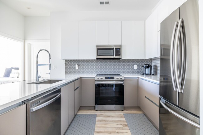 Foto del edificio - Top Floor 2bd/2ba Condo in East Atlanta, P...