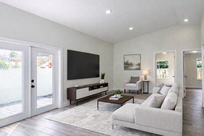 Puesta en escena virtualmente - 1012 NE 17th Ct