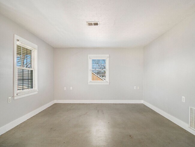 Foto del edificio - 3 bdrm, 1 bath in Grant Park