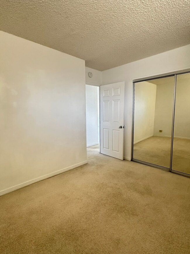 Building Photo - Fairway Gardens – 2 BD / 1 BA / 1 PK Spacious & Convenient Condo Living