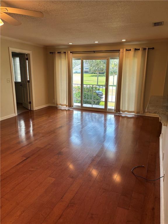 Foto del edificio - 300 N Windward Dr