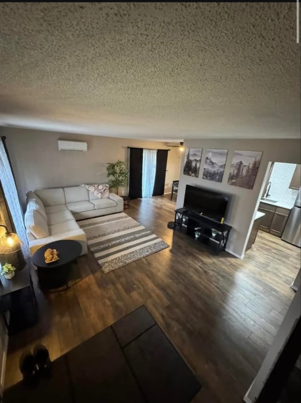 Foto del edificio - 308 W 6th St