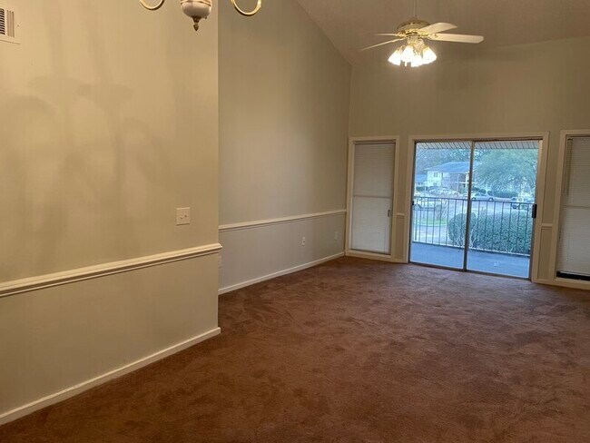 Foto del edificio - 1208 Bush River Rd