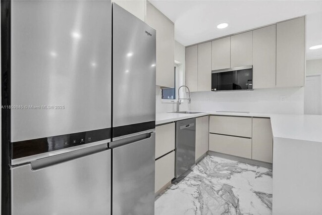 Foto del edificio - 6437 SW 14th St
