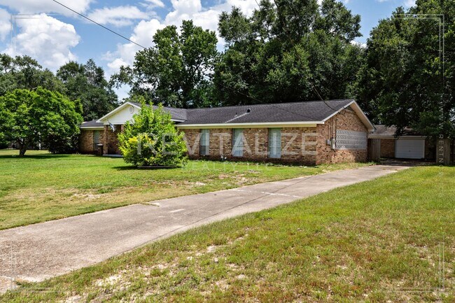 Foto del edificio - Spacious Brick Home in West Mobile!
