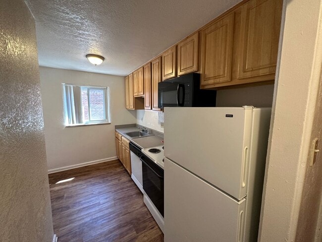 Interior Photo - 955 16th St.