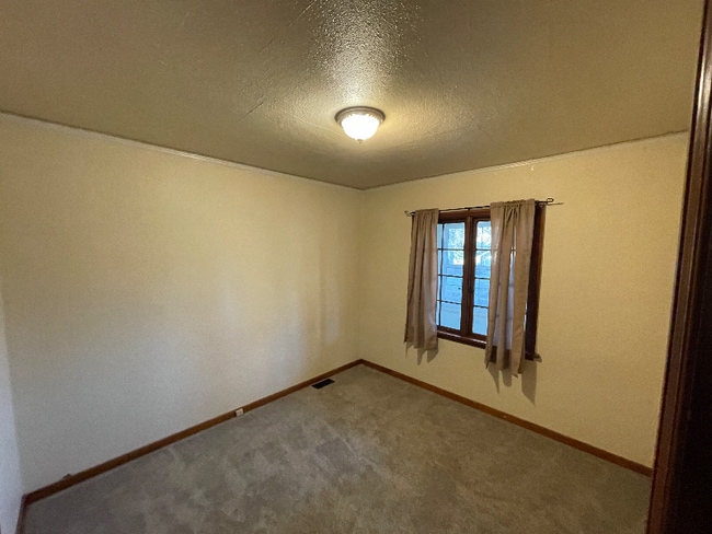 Building Photo - 921 E Alder St