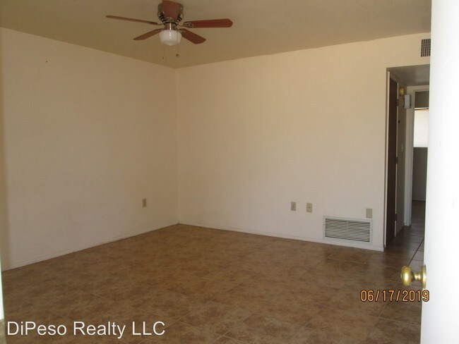 Building Photo - 851 W Coffee Dr