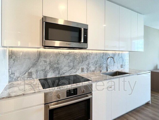 Photo - 987 Queen St Apartment