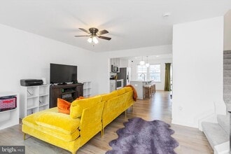 Building Photo - 18 Needle Ct