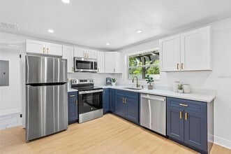 Building Photo - 1517 E Giddens Ave