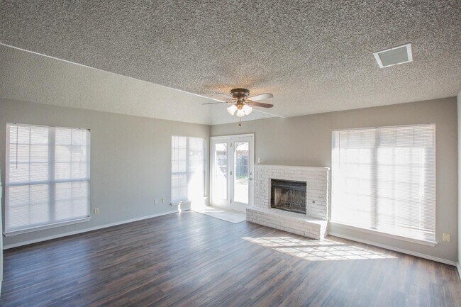 Foto del edificio - Available to Pre-Lease! Recently Updated 3 Bedroom!