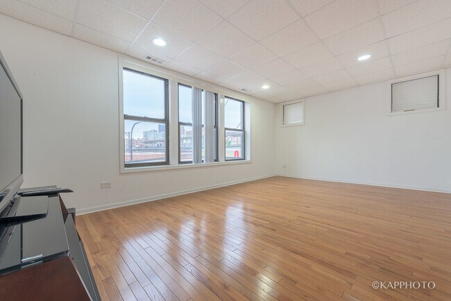 Building Photo - 1127 W Argyle St