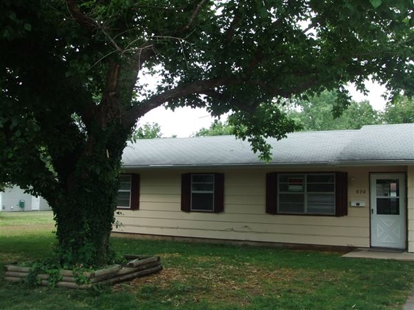 Primary Photo - 826 Riverside Dr