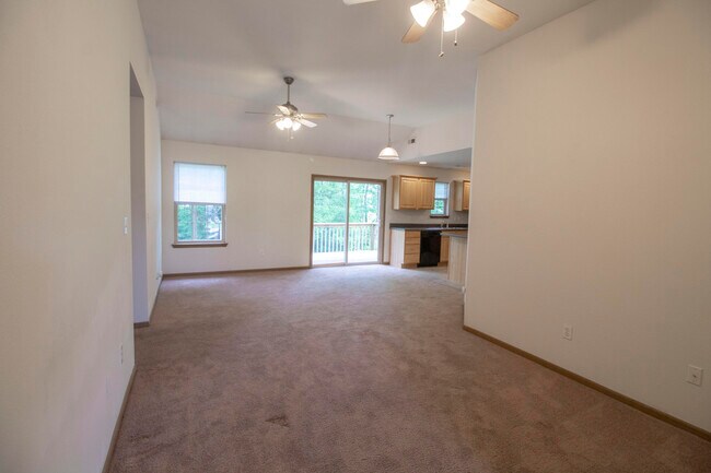 Building Photo - 2121 Ballenger Ln