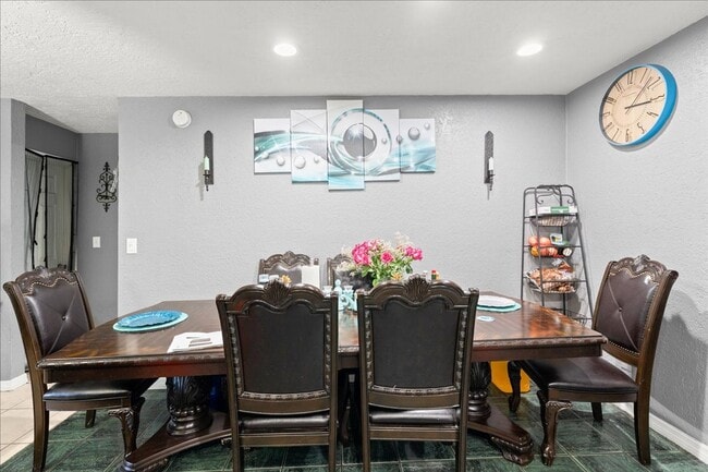 Foto del edificio - Charming Updated 3-Bedroom Home — Prime Daytona Location!
