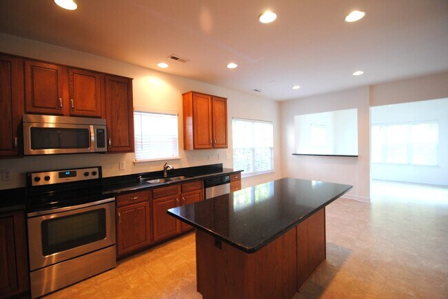 Foto del edificio - 8121 Acacia Ct