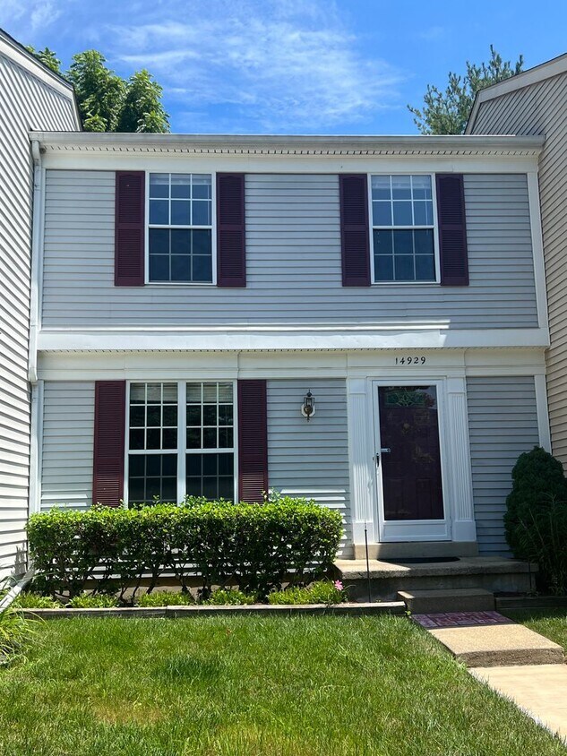 NICE TOWNHOME IN LONGMEADE CROSSING HARDW... - NICE TOWNHOME  IN LONGMEADE CROSSING HARDW...