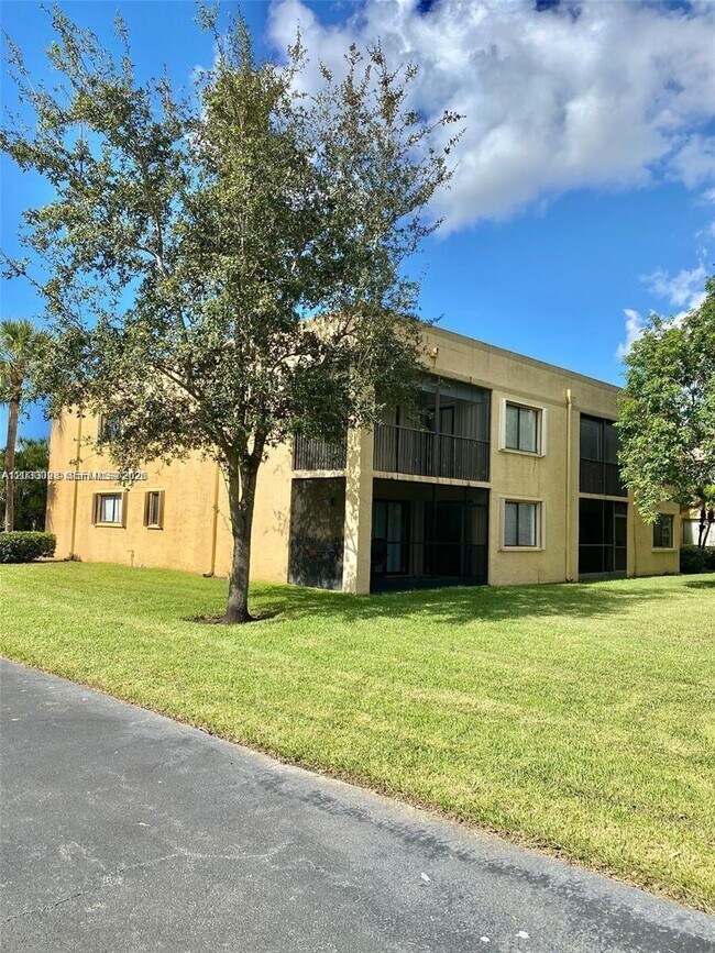 Building Photo - 159 Lakeview Dr