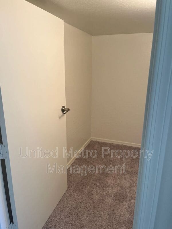 Building Photo - 979 Fairway Dr