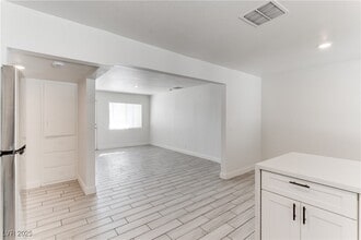 Building Photo - 309 N 16th St