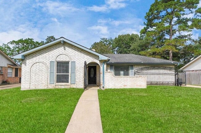 Building Photo - 23223 Canyon Lake Dr