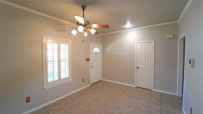 Building Photo - 1606 E Bankhead Dr