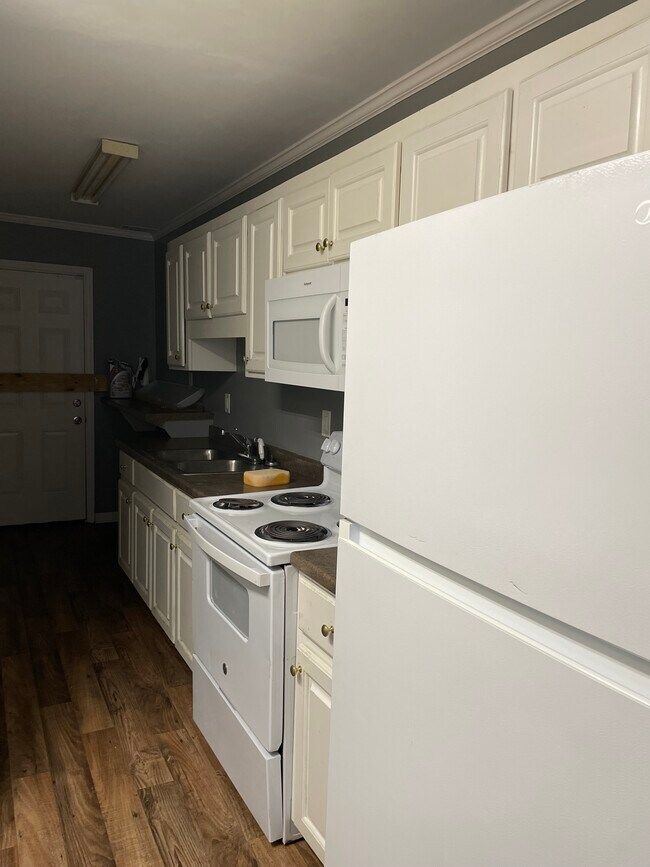 Building Photo - 1485 Campus Dr