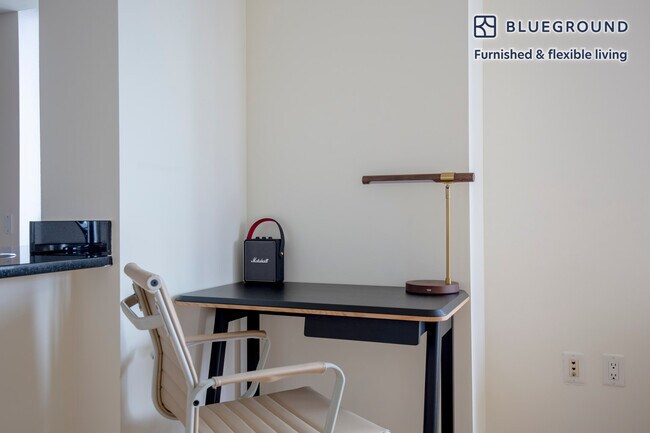 Foto del edificio - 4-75 48th Avenue-SI FL11-ID934