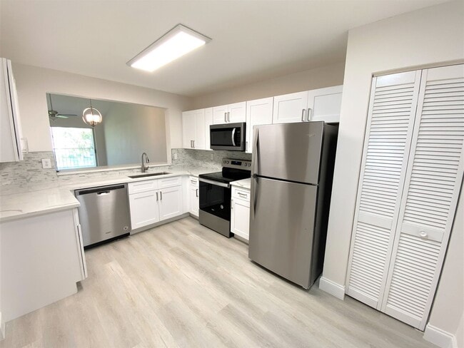 Building Photo - 776 Landover Cir