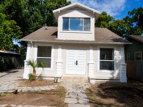 Building Photo - 975 13th Ave S