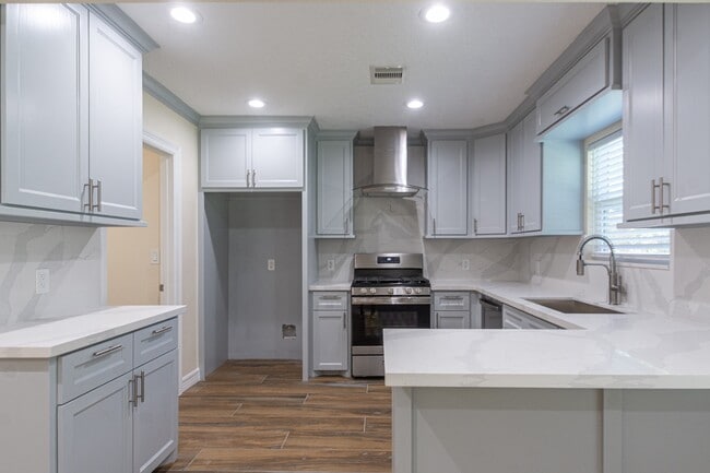 Building Photo - 409 Oaklawn St