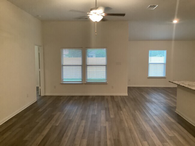 Building Photo - 1210 Treeta Trail