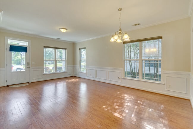 Foto del edificio - 127 Magnolia Dr