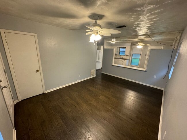 Building Photo - Beautiful 4 Bedroom Southern Hills Home