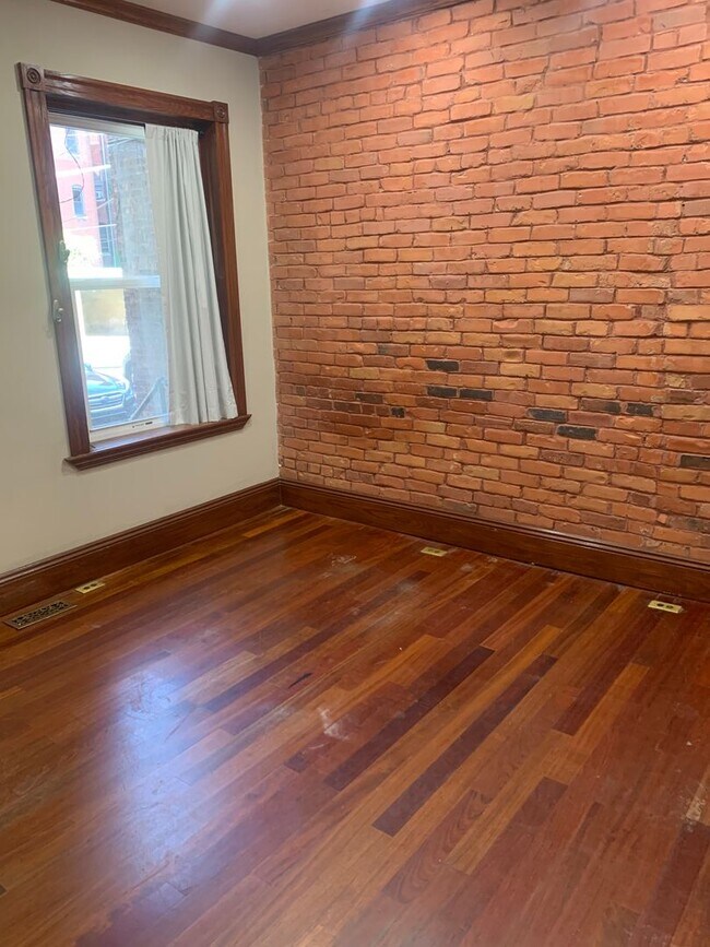 Building Photo - 21 Strathmore Rd #2B Brookline MA 02445