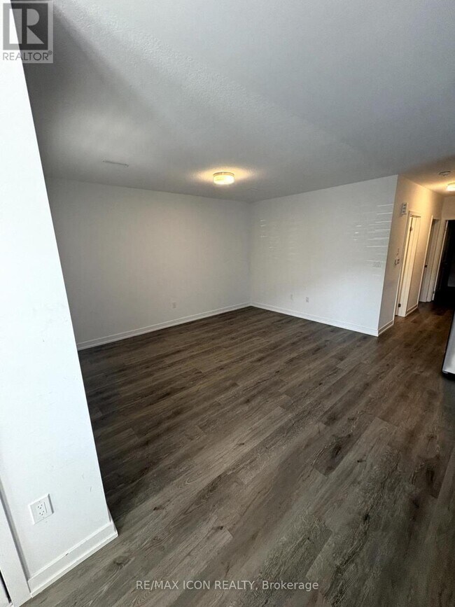 Building Photo - 205-205 W Oak Trl