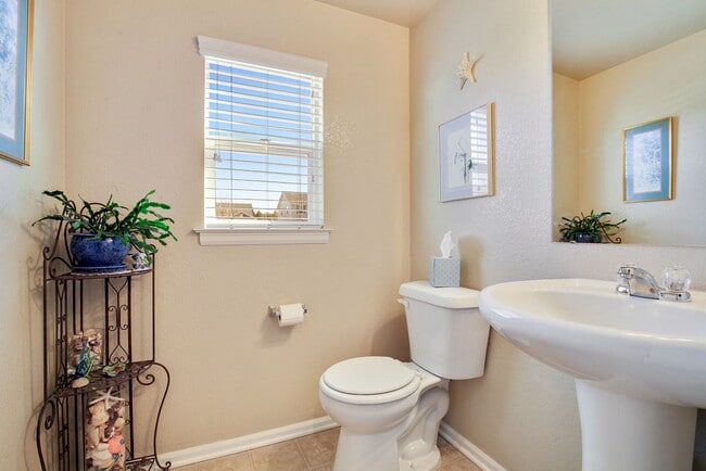 Building Photo - Beautiful 3 bedroom Townhome in Green Vall...