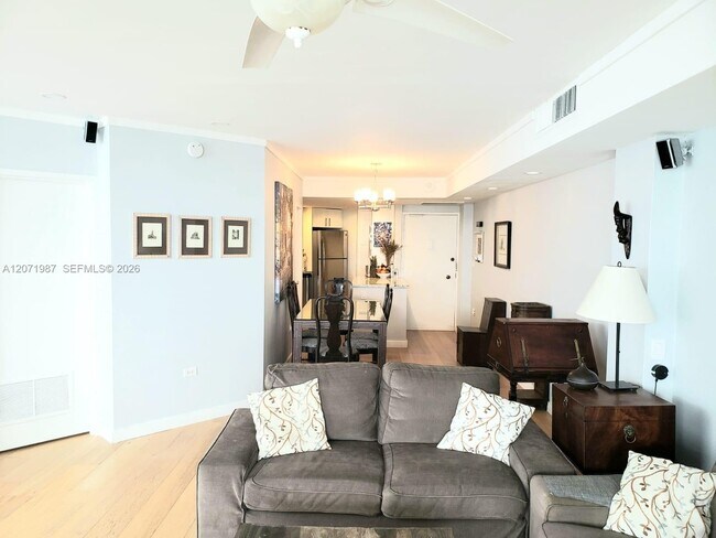 Building Photo - 801 Brickell Bay Dr