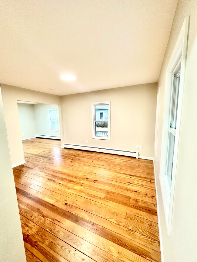 Foto del edificio - 6 Commercial Ave