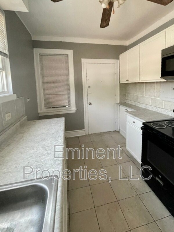 Foto del edificio - 8226 S Marshfield Ave