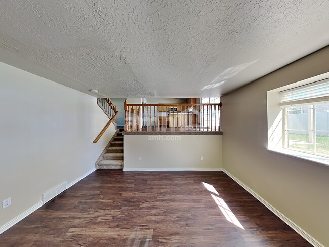 Foto del edificio - 1667 N 250 W