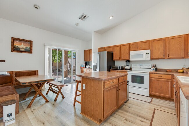 Foto del edificio - 7953 N Music Mountain Ln