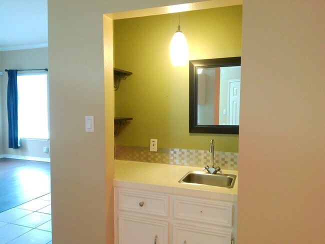 Building Photo - 3309 Sterling Dr