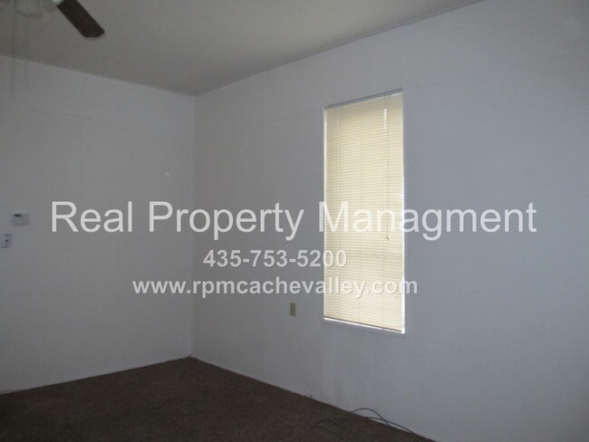 Building Photo - 2 bedroom home available for October move ...
