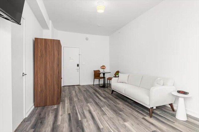 Building Photo - 1701 Alton Rd