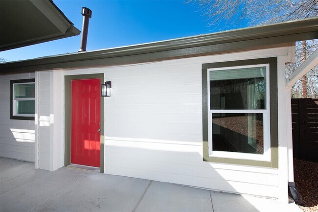 Foto del edificio - 2704 Catalina Dr