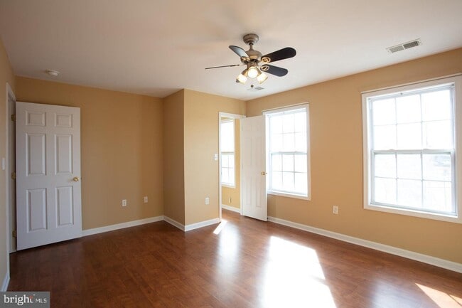 Building Photo - 256 Topaz Ln