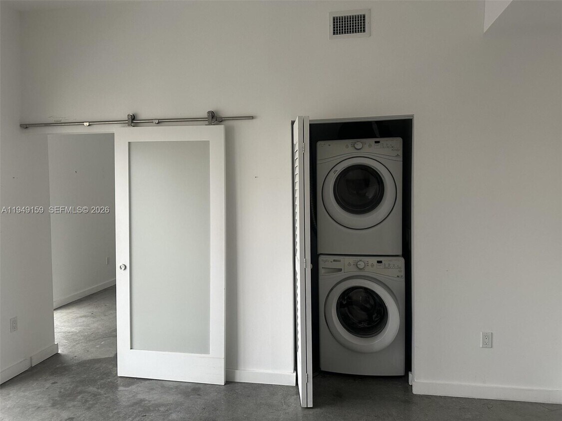 Foto del edificio - 151 SE 1st St