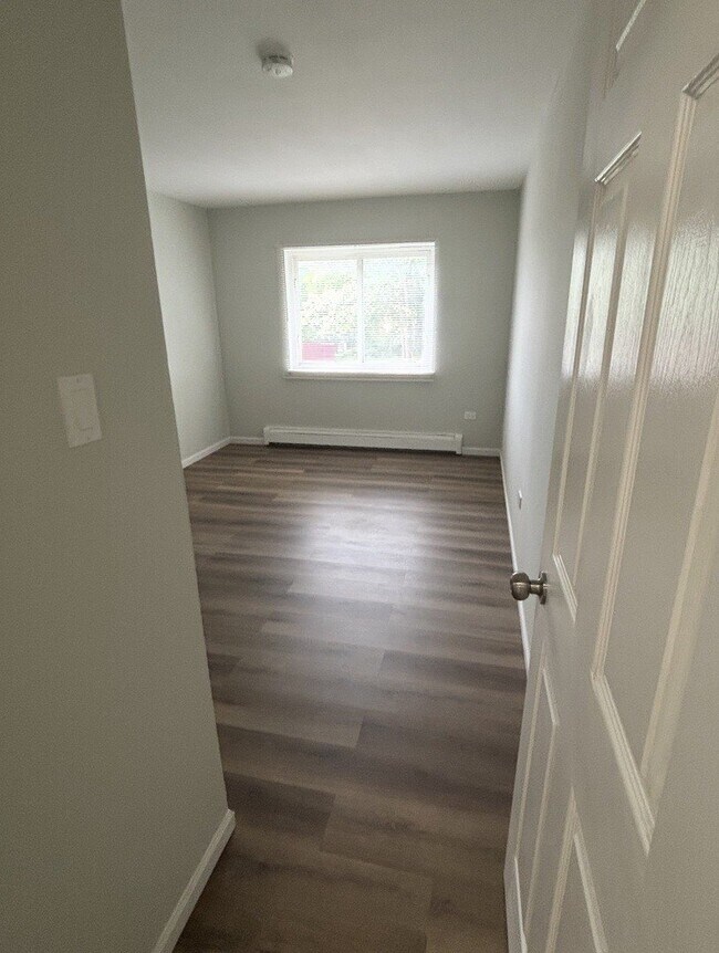 Foto del edificio - 555 Deepwoods Dr